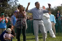 Vợ chồng TT Obama vui đùa thả ga dịp Lễ Phục sinh