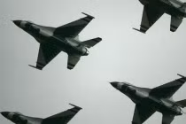 Tiêm kích Mỹ tập trận lớn gần Ukraine