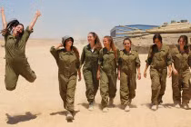 Hình ảnh mạnh mẽ, quyến rũ của nữ quân nhân Israel