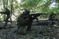 Chuẩn bị chiến tranh với Nga, lính Ukraine học đánh du kích