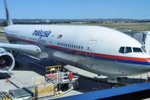 Máy bay Malaysia Airlines suýt đâm vào máy bay khác