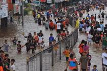 Đường phố thủ đô Indonesia biến thành sông
