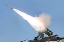 Triều Tiên lại bắn thử 30 tên lửa tầm ngắn