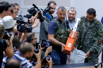 Hộp đen MH17 được giao cho chuyên gia Hà Lan