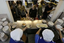 Ukraine tố Nga trao hộ chiếu cho dân miền đông