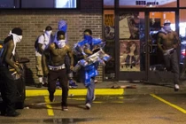 Một thành phố Mỹ ban hành lệnh giới nghiêm do bạo loạn