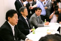 Liên minh cầm quyền Nhật thông qua quyền phòng vệ tập thể