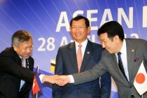 Thủ tướng Nhật lộ kế hoạch chống Trung Quốc?