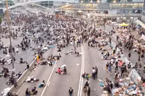 Người biểu tình tiếp tục chiếm đóng các ngả đường Hong Kong