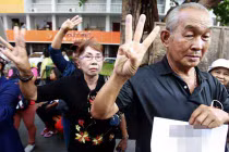 Chính quyền quân sự Thái đau đầu trước biểu tình ba ngón tay