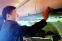 Khách Trung Quốc lại làm “ảo thuật” trên máy bay VNA