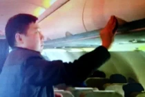 Khách Trung Quốc lại làm “ảo thuật” trên máy bay VNA