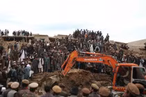 Tang thương sau vụ lở đất kinh hoàng, khiến 300 người chết