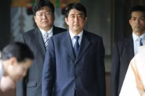 Trung-Nhật lần đầu hội đàm sau chuyến thăm đền Yasukuni của ông Abe