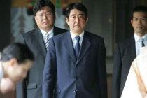 Trung-Nhật lần đầu hội đàm sau chuyến thăm đền Yasukuni của ông Abe