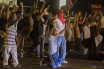 Cận cảnh cuộc biểu tình “nóng hầm hập” ở Ferguson