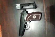 TPHCM: Kinh hoàng “kho vũ khí” của 2 tài xế GrabBike mặc áo giáp