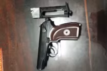 TPHCM: Kinh hoàng “kho vũ khí” của 2 tài xế GrabBike mặc áo giáp