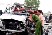 Hiện trường 2 xe khách tông nhau trực diện ở Tây Ninh