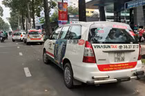 Bất chấp dư luận, VINASUN vẫn treo biểu ngữ chống Uber - Grab