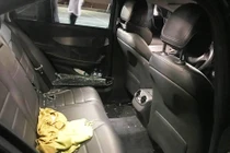 Mercedes C200 bị đập kính lấy tài sản ở bãi xe siêu thị Emart