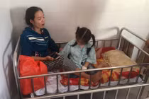 Nghi bị ngộ độc, hàng trăm học sinh phải nghỉ học