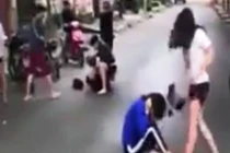 Công an lên tiếng vụ 2 học sinh bị đánh liên tiếp bằng MBH