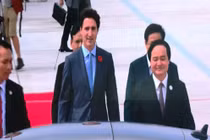 Thủ tướng Canada đẹp như “tài tử” đến Đà Nẵng