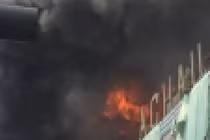 Khói lửa bao trùm nhà 3 tầng giữa chợ phụ tùng lớn nhất TP.HCM