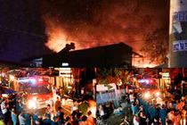 Hiện trường vụ hỏa hoạn thiêu rụi 6 căn nhà ven kênh ngày cuối năm