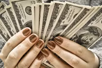 10 “bẫy” tư duy tiền bạc khiến bạn không thể giàu nổi