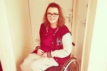 Thức khuya xem tivi cô gái bị liệt vĩnh viễn và lý do không ngờ