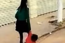 Phẫn nộ mẹ quăng quật, kéo lê con giữa đường