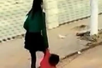 Phẫn nộ mẹ quăng quật, kéo lê con giữa đường