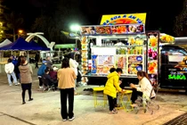  Du khách háo hức check-in khu ẩm thực đêm mới ở Đà Lạt