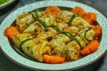 Bắp cải cuộn nấm mang kho, không cần thịt vẫn thơm ngon, bổ dưỡng