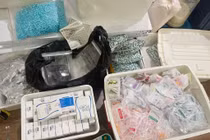 Tạm giữ gần 2 tấn nguyên liệu thuốc và TPCN không rõ nguồn gốc 