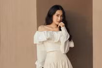 Doãn Hải My dạo phố trong tiết Thu Hà Nội khoe phong cách thanh lịch