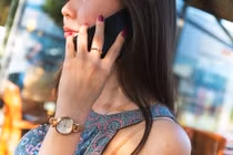  Uất ức vì luôn bị mang ra so sánh với người chị dâu giàu có