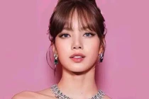 Nhan sắc rực rỡ của Lisa (BLACKPINK) - sao nữ đẹp nhất thế giới