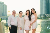 Khoảnh khắc ngọt ngào của hai con gái nhà Thúy Hạnh - Minh Khang