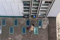 Hà Nội: Rơi từ tầng 34 của chung cư, nữ sinh lớp 7 tử vong