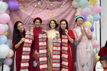 Những sao Việt thưởng Tết mạnh tay cho nhân viên