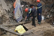 Toàn cảnh vụ bé trai rơi xuống hố sâu 35m ở Đồng Tháp