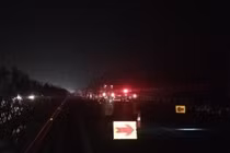 Vừa bước từ xe khách xuống, người đàn ông bị ô tô tông tử vong