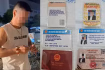 Khởi tố tài xế vi phạm nồng độ cồn, trình 3 thẻ nhà báo giả