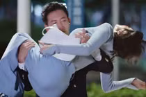 Khán giả trầm trồ với tỷ lệ eo của Tần Lam