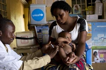 Cảnh báo tình trạng tiêm chủng giảm xuống trong dịch COVID-19