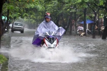 Hôm nay, Hà Nội vẫn có mưa to, gió giật