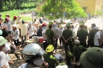 Vì sao người dân phải làm việc “động trời” như thế?